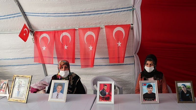 ‘Bütün anneler burada gözyaşı döküyor’