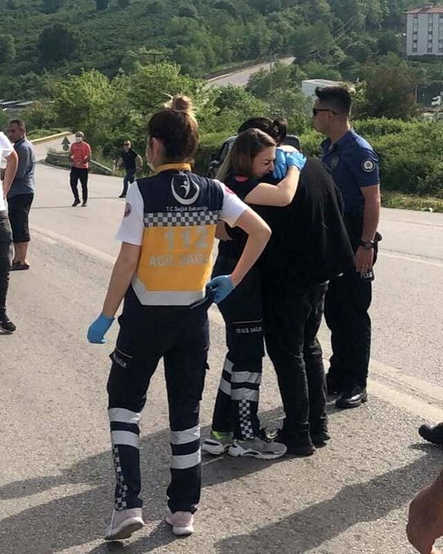 Sağlık personeli yardımına koştu gözyaşlarını tutamadı