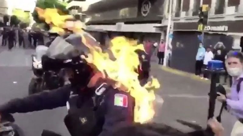 ABD’de ki Siyahi gerilim! Meksika’da Polisi diri diri yaktırdı