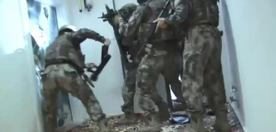 Kırılan kapıların ardından cephane çıktı