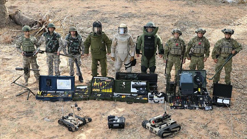 TSK Libya’da Hafter milislerinin sivil bölgelere tuzakladığı patlayıcıları temizliyor