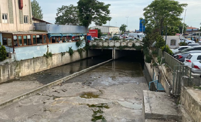 Çamaşırcı Deresinin KOKUSU Bostancı esnafını isyan ettirdi