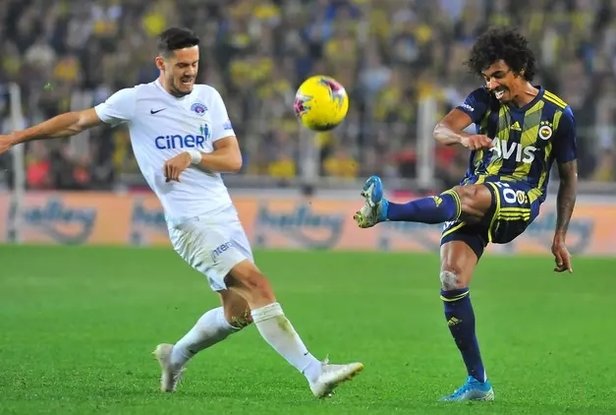 Kasımpaşa, evinde konuk ettiği Fenerbahçe’yi 2-0 mağlup etti