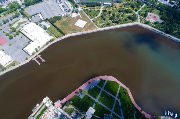 Temizlenerek maviliğe bürünen Haliç yeniden Kokan çamura döndü