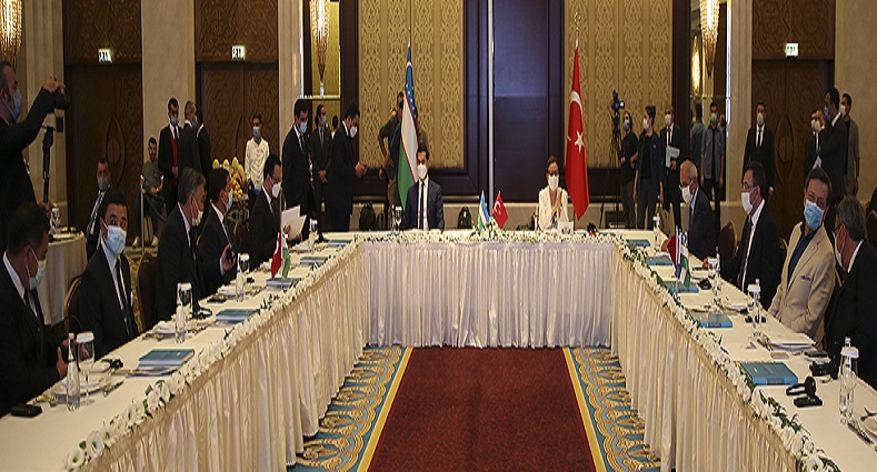 Ticaret Bakanı Pekcan Özbekistanlı yetkililerle bir araya geldi