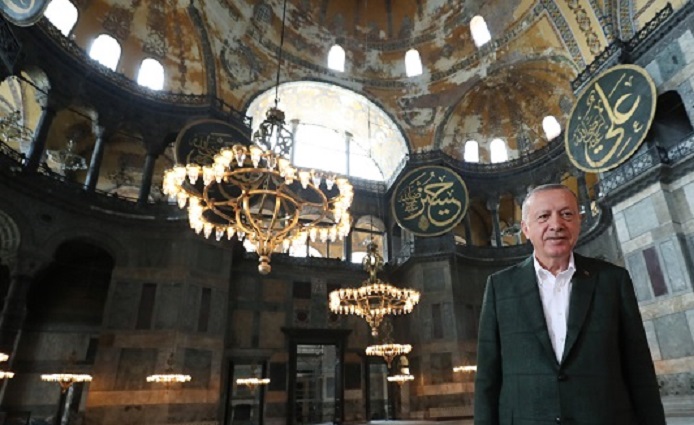 Cumhurbaşkanı Erdoğan Ayasofya’da incelemelerde bulundu