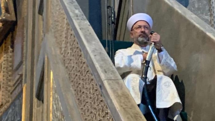 Hutbe de Kılıç tutma şifreleri ve mesajları… Peygamber Efendimiz nasıl hutbe okurdu?