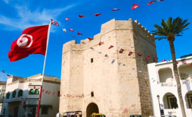 Tunus Başbakanı istifa etti