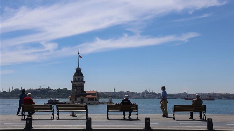 Üsküdar Sahili’nde çekirdek yiyene 61 lira ceza