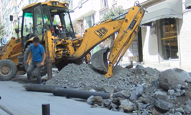 Beşiktaş’ta aylardır bitmeyen yol çalışması vatandaşı bezdirdi