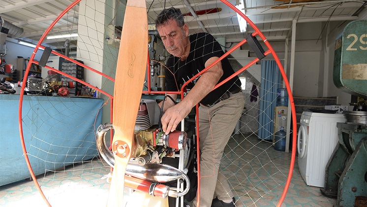 Hafif hava araçları için ürettiği ay yıldızlı motorları ihraç ediyor