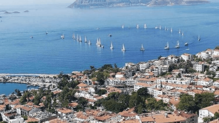 Tekneler, 30 Ağustos kutlamasında daireler çizip siren çaldı, Meis Adası izledi!