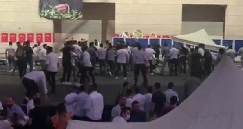 CHP’liler Birbirine girdi arada Gazeteciler harcandı