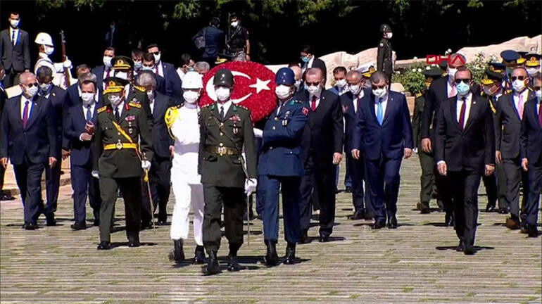 Devletin zirvesi Anıtkabir’de