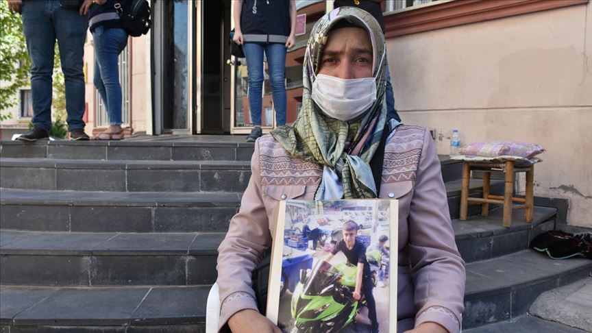 Diyarbakır annelerinden Ay: Evladımı HDP’den istiyorum