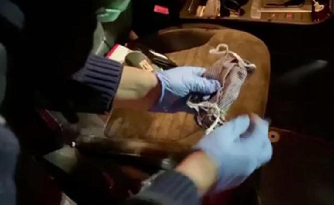 Otomobilde maskeye gizlenmiş uyuşturucu bulundu ama  serbest bırakıldı