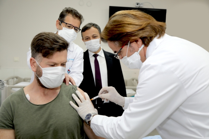 Yerli ve milli aşı adayının ikinci dozu yapıldı