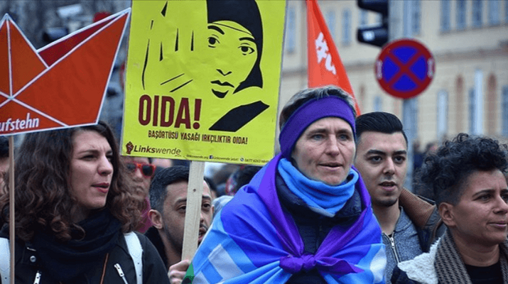 Avustarya’dan geri adım! Başörtüsü yasağı kaldırıldı