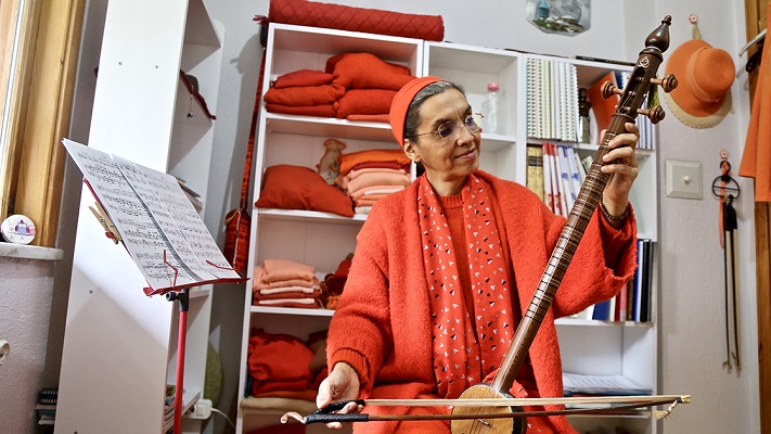 Hint asıllı Arjantinli keşiş rüyasında gördüğü Mevlana’nın yoluna girdi