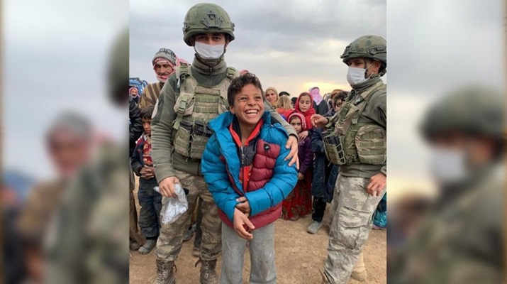 Mehmetçik mazlumların yüzünü güldürürken teröristlere ağır darbe! indiriyor