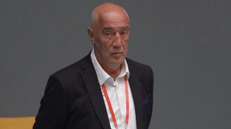 İspanya’da rahatsızlanan voleybol başantrenörü ambulans uçakla Türkiye’ye getiriliyor