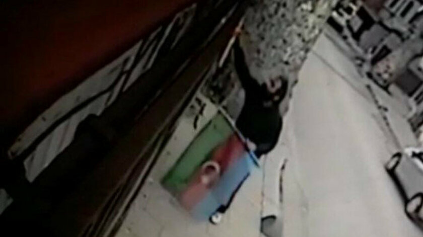 Beykoz’da Azerbaycan ve Türk bayraklarına çirkin saldırı!