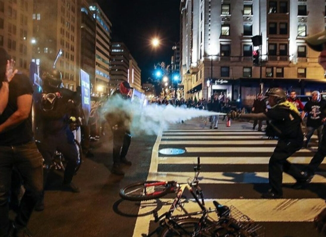 ABD’nin başkenti Washington’da karşıt gruplar birbirine girdi