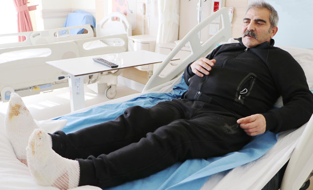 Erzurumlu kamyon şoförünün araçtayken ayakları dondu