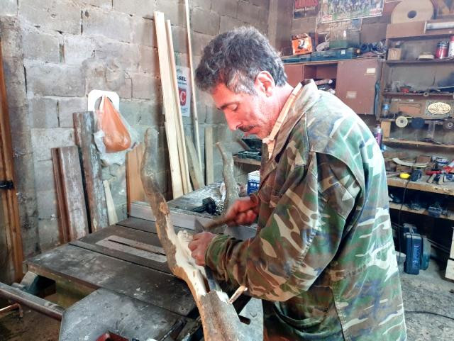 Mesleği unutulmasın diye kurs açtı!