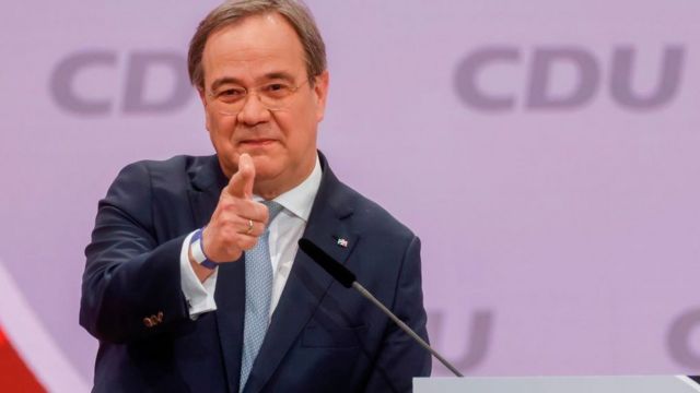 Almanya’daki Türklerin gönlü Laschet’ten yana