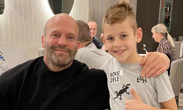 Aktör Jason Statham, kurşun geçirmez camlı villada kalıyor