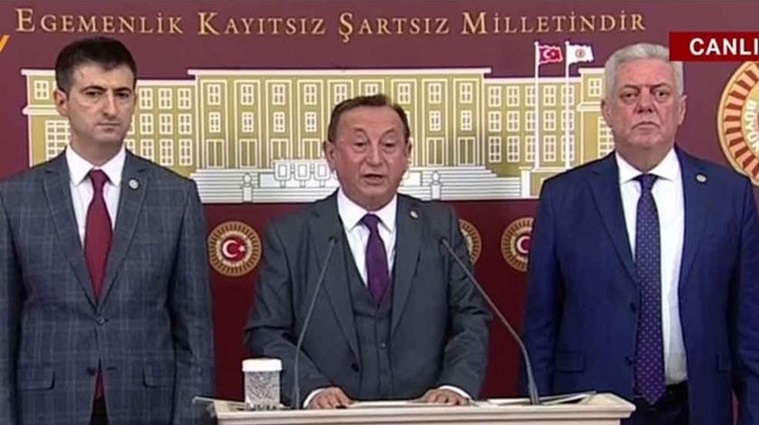 CHP’de deprem 3 milletvekili istifa etti