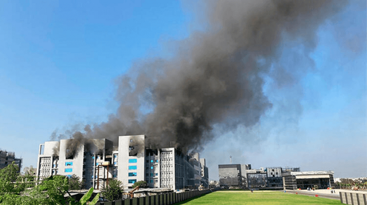 Dünyanın en büyüğüydü! Hindistan’da aşı üretim tesisinde yangın çıktı