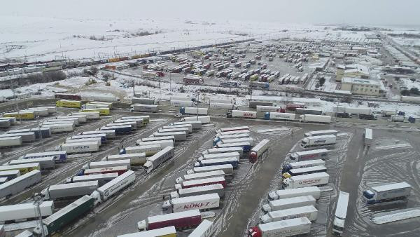 Avrupa’nın gözü Kapıkule’de bekleyen 1400 tırda
