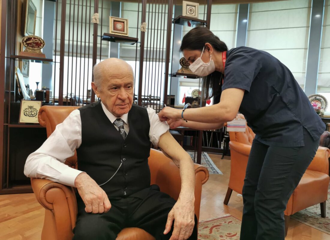 Bahçeli Kovid-19 aşısının ikinci dozunu yaptırdı