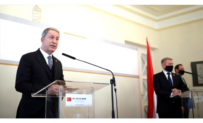 Macaristan Savunma Bakanı Benko’dan Türk Yıldızları talebi