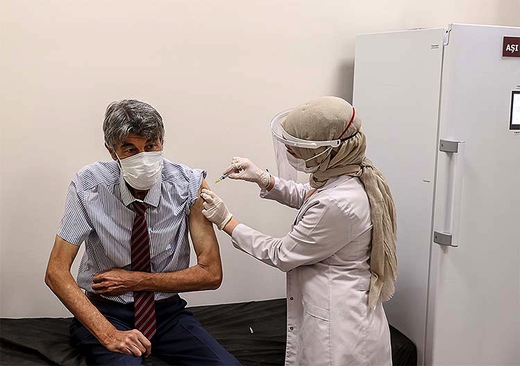 Korona aşılamasında sıra 60 yaş üzeri vatandaşlarda