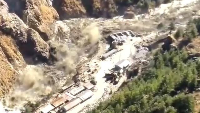 Kopan buzul bir ülkeyi felakete sürüklüyor!