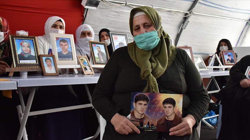 Diyarbakır’daki evlat nöbetine bir aile daha katıldı