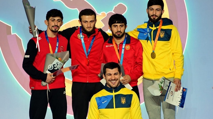 Milli güreşçiler Ukrayna’dan 4 madalya ile dönüyor