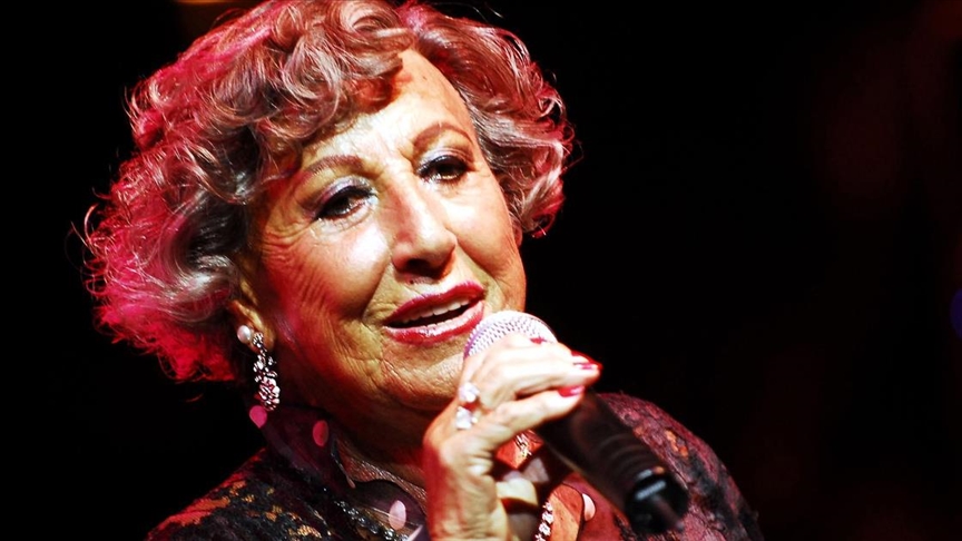 Şarkılara hayat veren sanatçı: Müzeyyen Senar