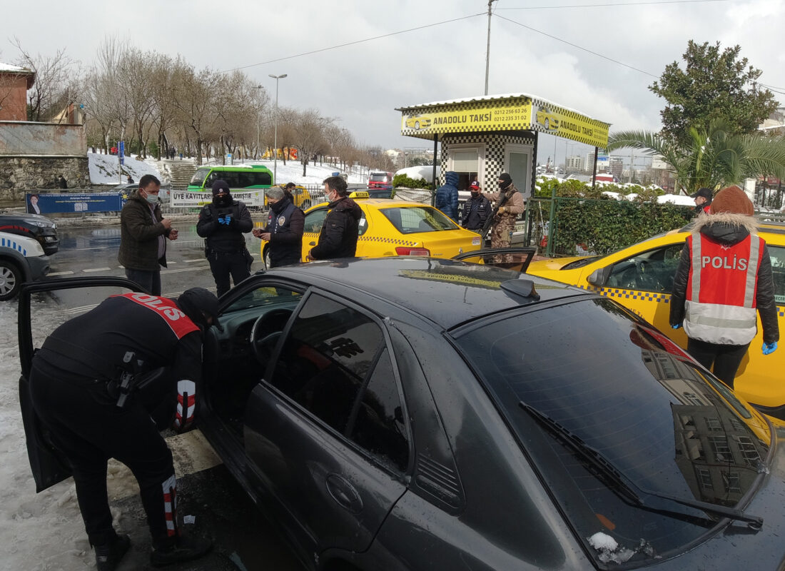 Okmeydanı’nda giriş çıkışlar kapatıldı, polis geniş kapsamlı denetim başlattı