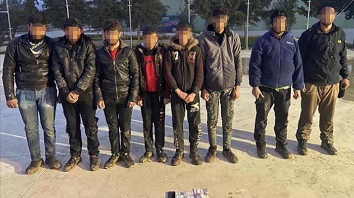 4’ü terör örgütü üyesi 16 kişi Türkiye’ye girmeye çalışırken yakalandı