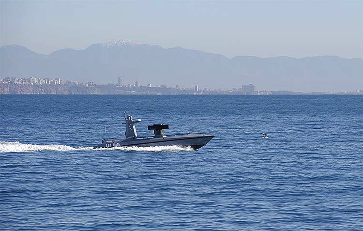 Katar emiri Türkiye’nin insansız deniz aracına hayran kaldı