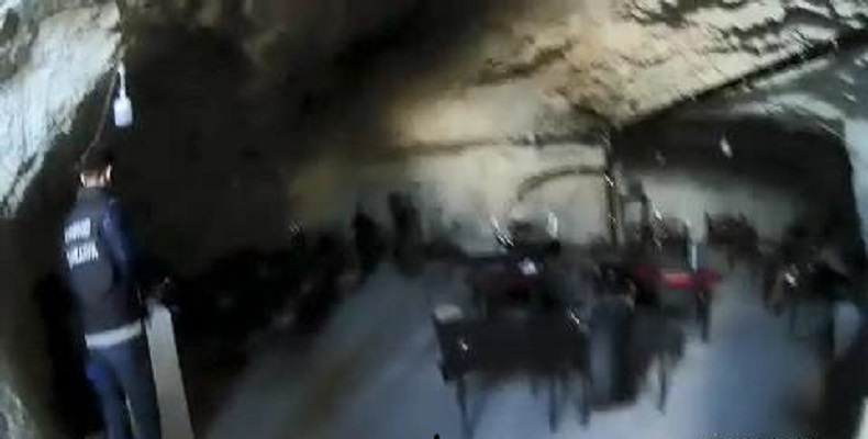 Şanlıurfa’da mağaraya baskın yapıldı! Polis kumarhaneyle karşılaştı