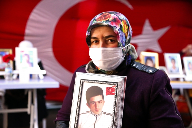 “Onların evlatları bey gibi yaşıyor bizim evlatlarımız mağaralarda”