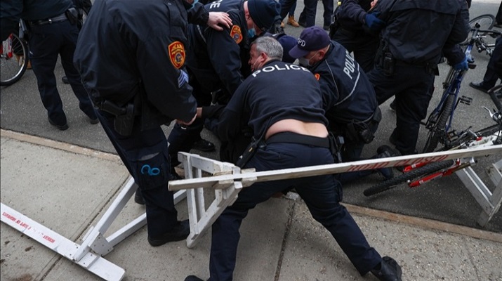 ABD’de Trump destekçisi ve karşıtı gruplar arasında arbede