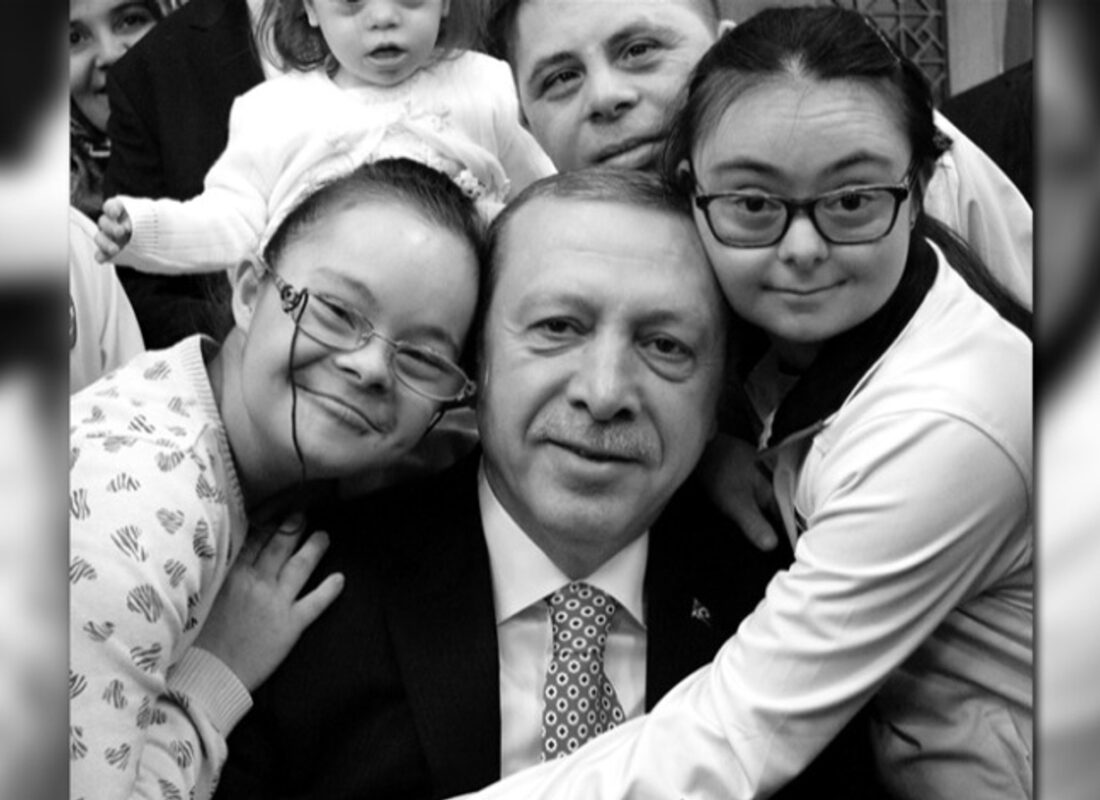 Cumhurbaşkanı Erdoğan: Farkındalığınızla dünyamızı güzelleştiriyor, zenginleştiriyorsunuz