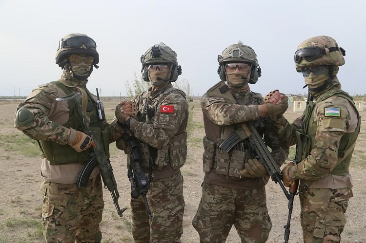 Özbekistan ve Türkiye özel kuvvetler ortak tatbikatı sona erdi