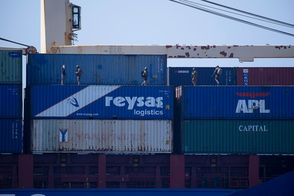 İzmir’den demir alan gemiye operasyon!